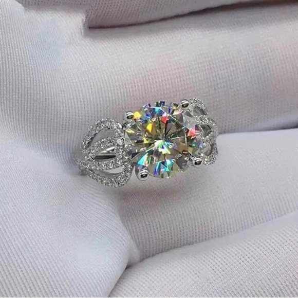 New simulated round solitaire pave diamond ring - Picture 6 of 6